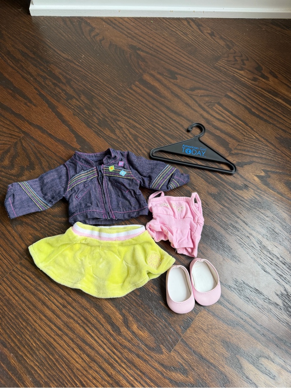 American Girl "On the Go" doll 2005 retired outfit